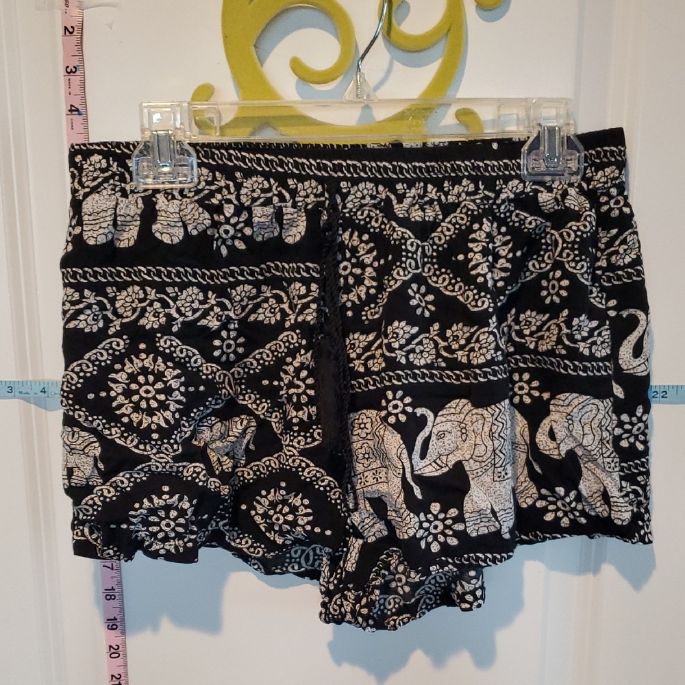 Black and White Elephant Print Women Shorts XL